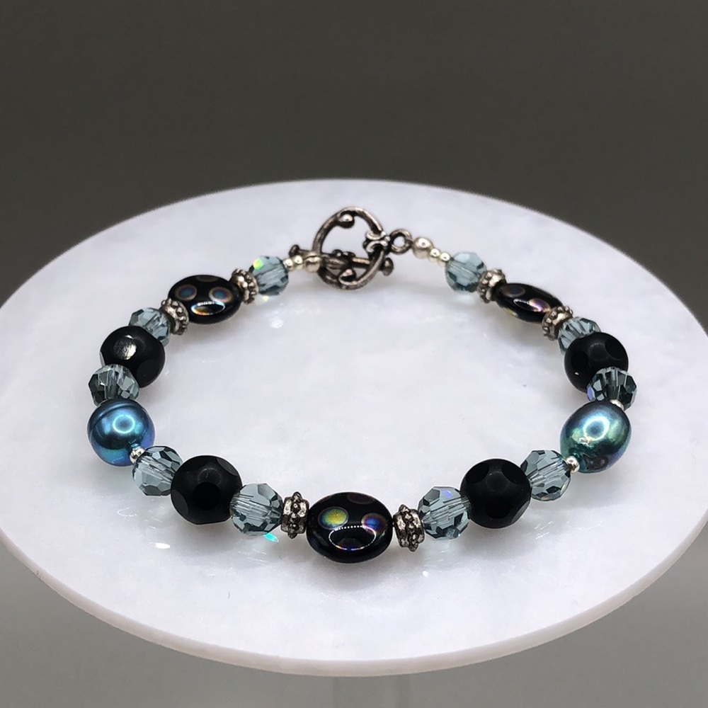 VINTAGE antique silver tone blue bracelet crystal glass and pearls.